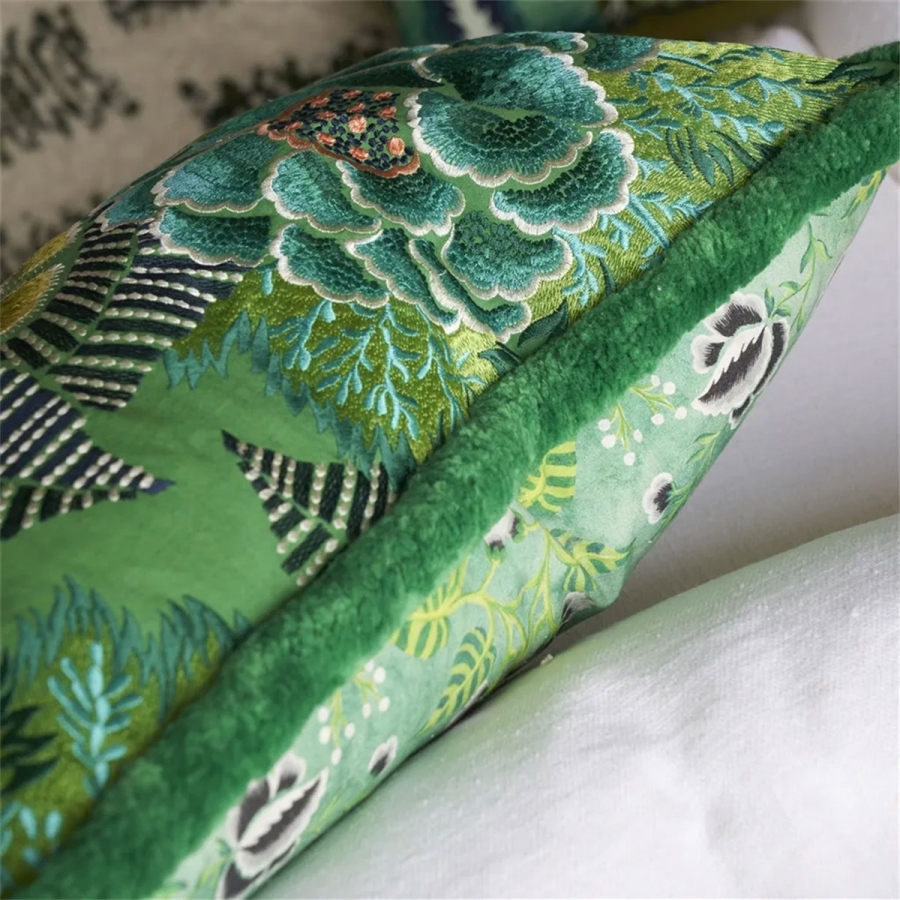 Декоративная подушка Designers Guild CCDG1468 Rose De Damas Embroidered Jade Cotton Cushion в интерьере