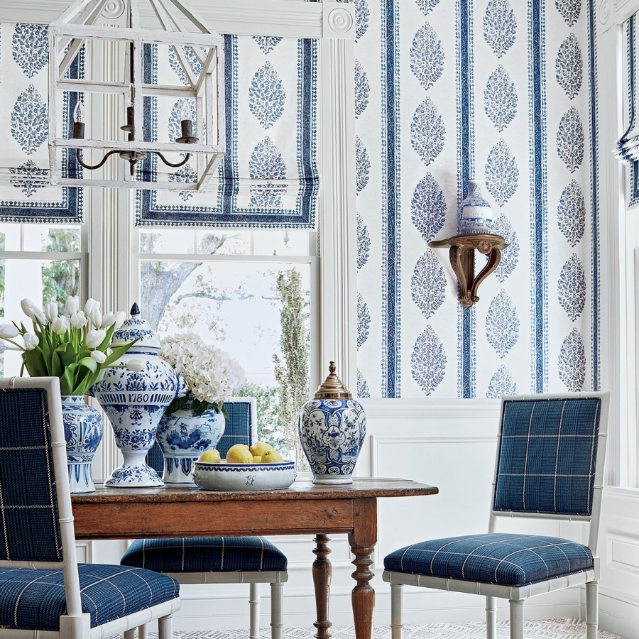 Ткань Thibaut F910239 Chappana Blue and White коллекции Colony в римских шторах