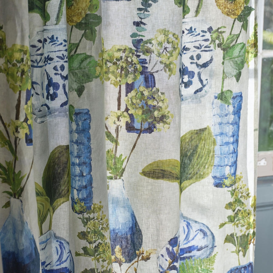 Ткань Designers Guild FDG3162/01 Kawana Delft коллекции Pottery Studio в интерьере