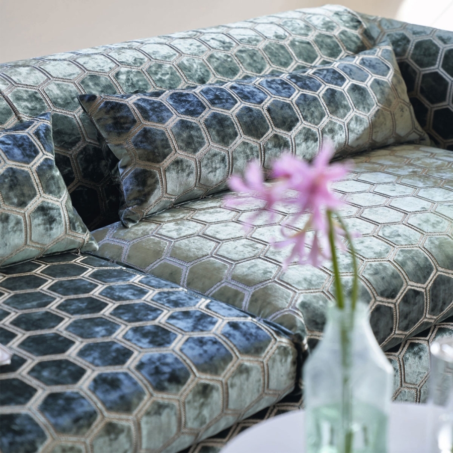 Ткань Designers Guild FDG2832/21 Jade коллекции Manipur в интерьере