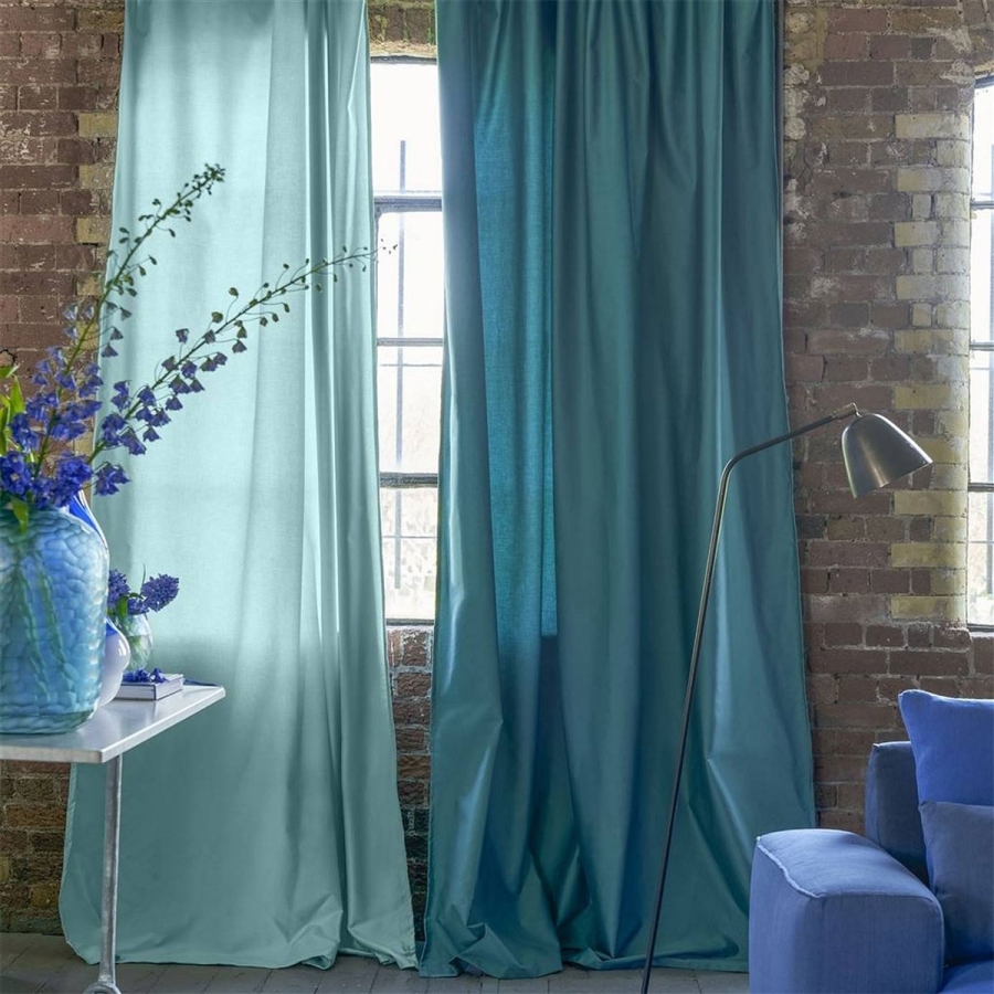 Ткань Designers Guild FDG3103/13 Azure коллекции Perledo в интерьере