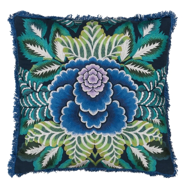 Декоративная подушка Designers Guild CCDG1466 Rose De Damas Embroidered Indigo Cotton с лицевой стороны