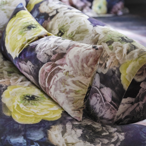 Ткань Designers Guild FDG2932/01 Le Poeme De Fleurs Midnight коллекции Le Poème De Fleurs в интерьере