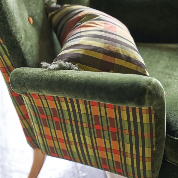 Бархат Designers Guild FDG3027/02 Shastri Ochre коллекции Madhya в интерьере