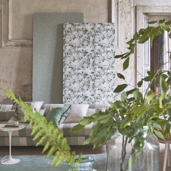 Обои флизелиновые Designers Guild PDG1094/03 Peonia Chartreuse коллекции Foscari Fresco в интерьере