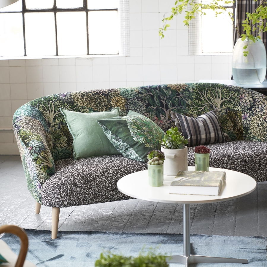Ткань Designers Guild FDG3026/01 Madhya Moss коллекции Madhya в интерьере