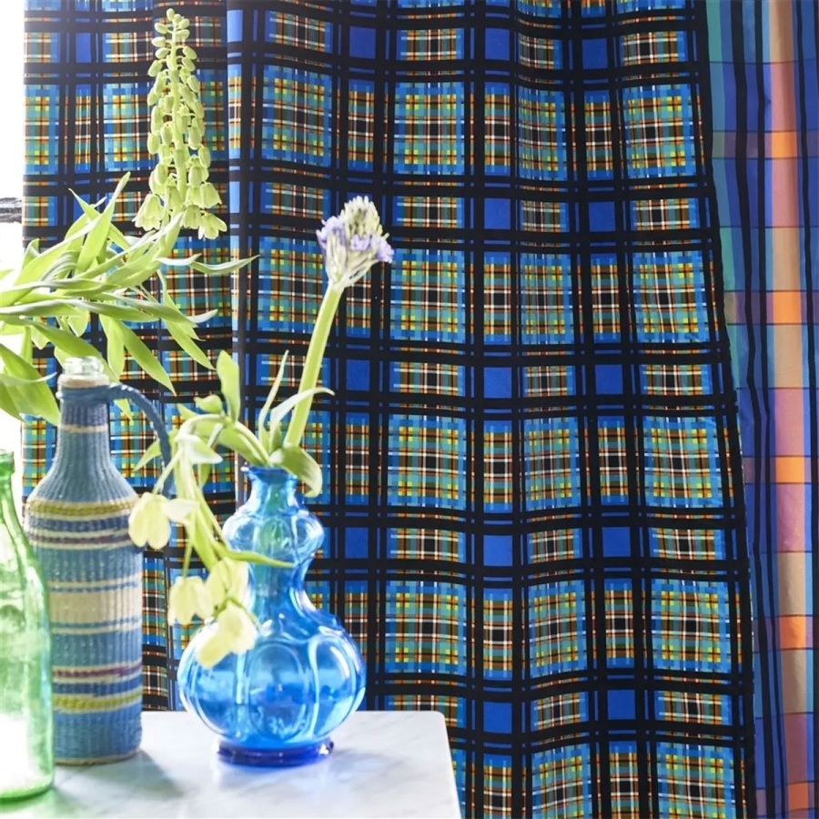 Ткань Designers Guild FDG3028/03 Patiali Cobalt на портьерах