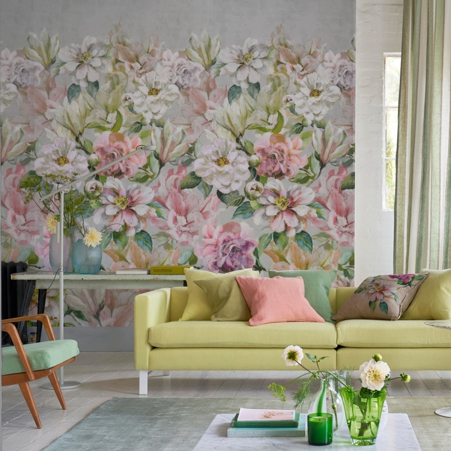 Панно с изображением роз и камелий Jardin Botanique Peony в интерьере