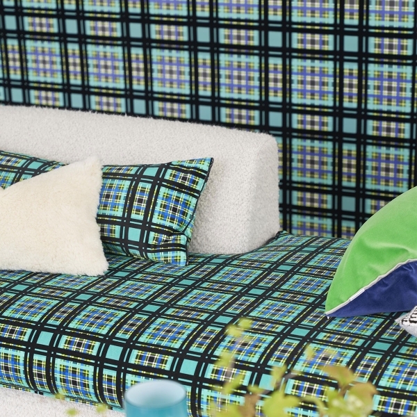 Ткань Designers Guild FDG3028/02 Patiali Azure коллекции Madhya в интерьере