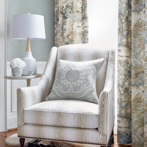 Обои натуральные Thibaut T10852 Villa Garden Texture Robin's Egg коллекции Heritage в интерьере